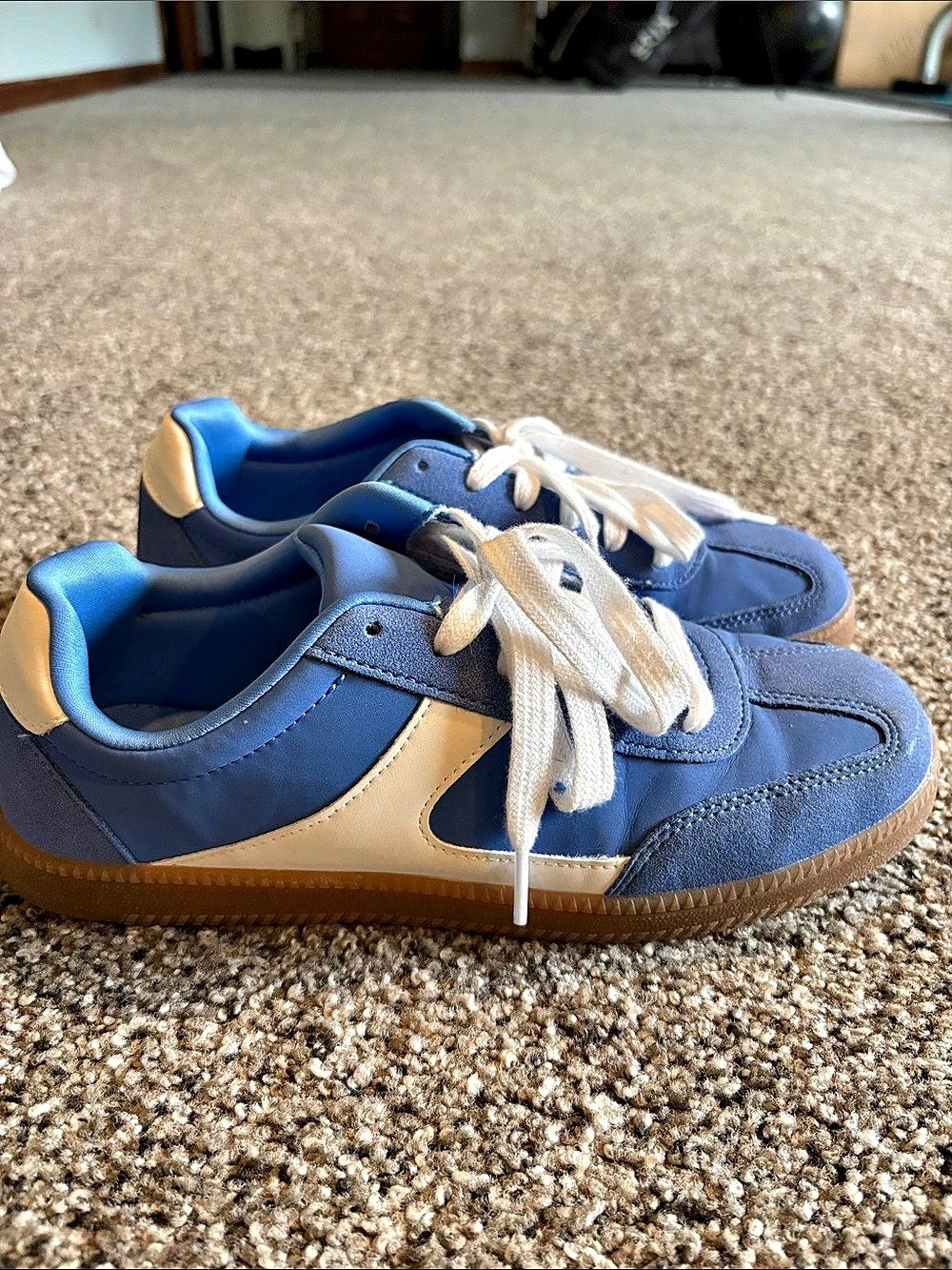 No Boundaries Women's Sport Casual Sneaker Blue & White Sneakers
